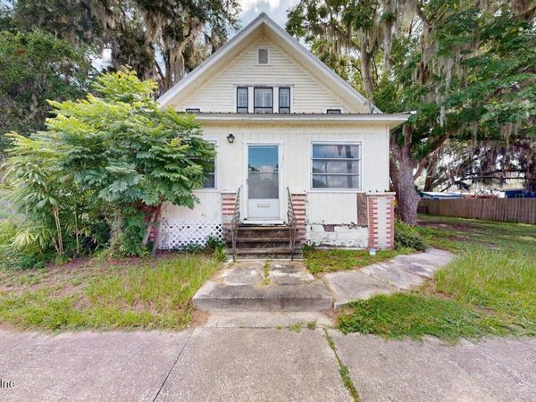 216 N SUMMIT Street, Crescent City, FL 32112