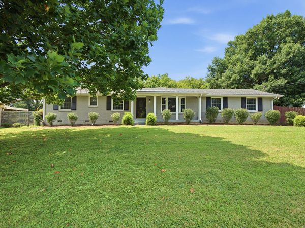 114 Wessington Pl , Hendersonville, TN 37075