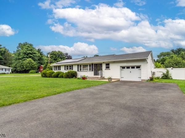 7 Bari Dr, Roxbury, NJ 07852