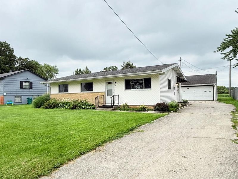 23766 W Meadow Drive, Genoa, OH 43430 Photo 2