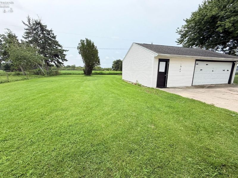 23766 W Meadow Drive, Genoa, OH 43430 Photo 4