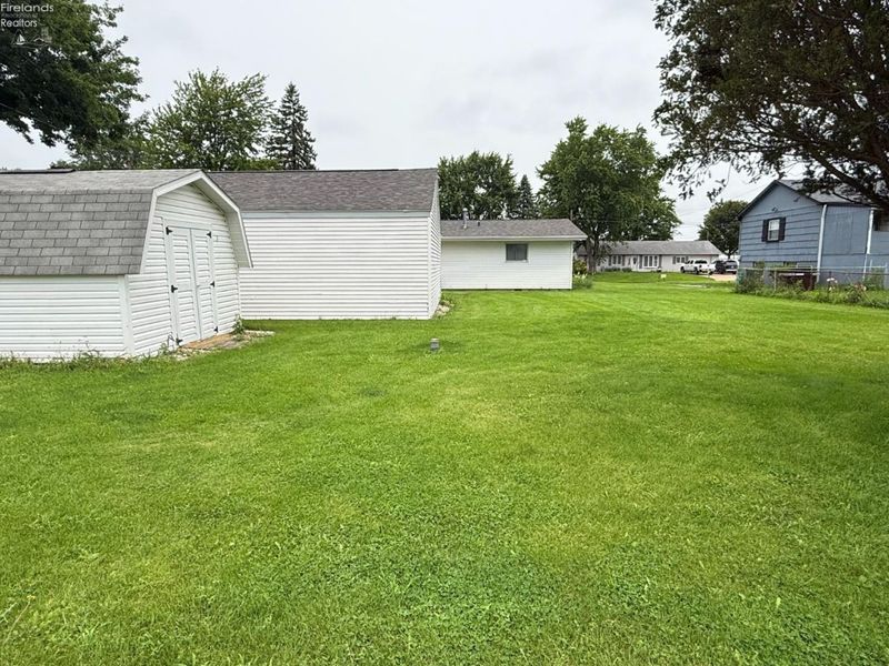 23766 W Meadow Drive, Genoa, OH 43430 Photo 8