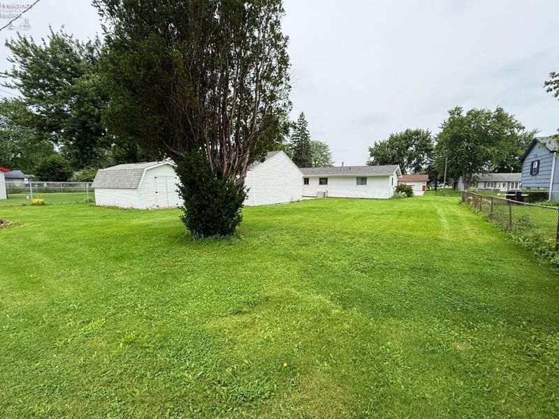 23766 W Meadow Drive, Genoa, OH 43430 Photo 9