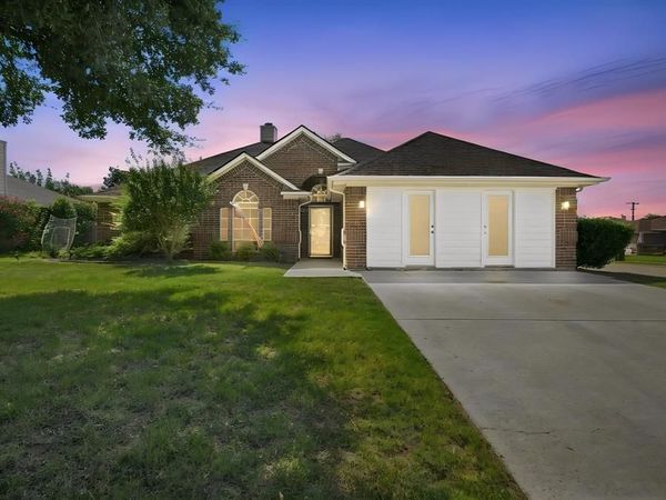 1121 SW Hillside Drive , Burleson, TX 76028