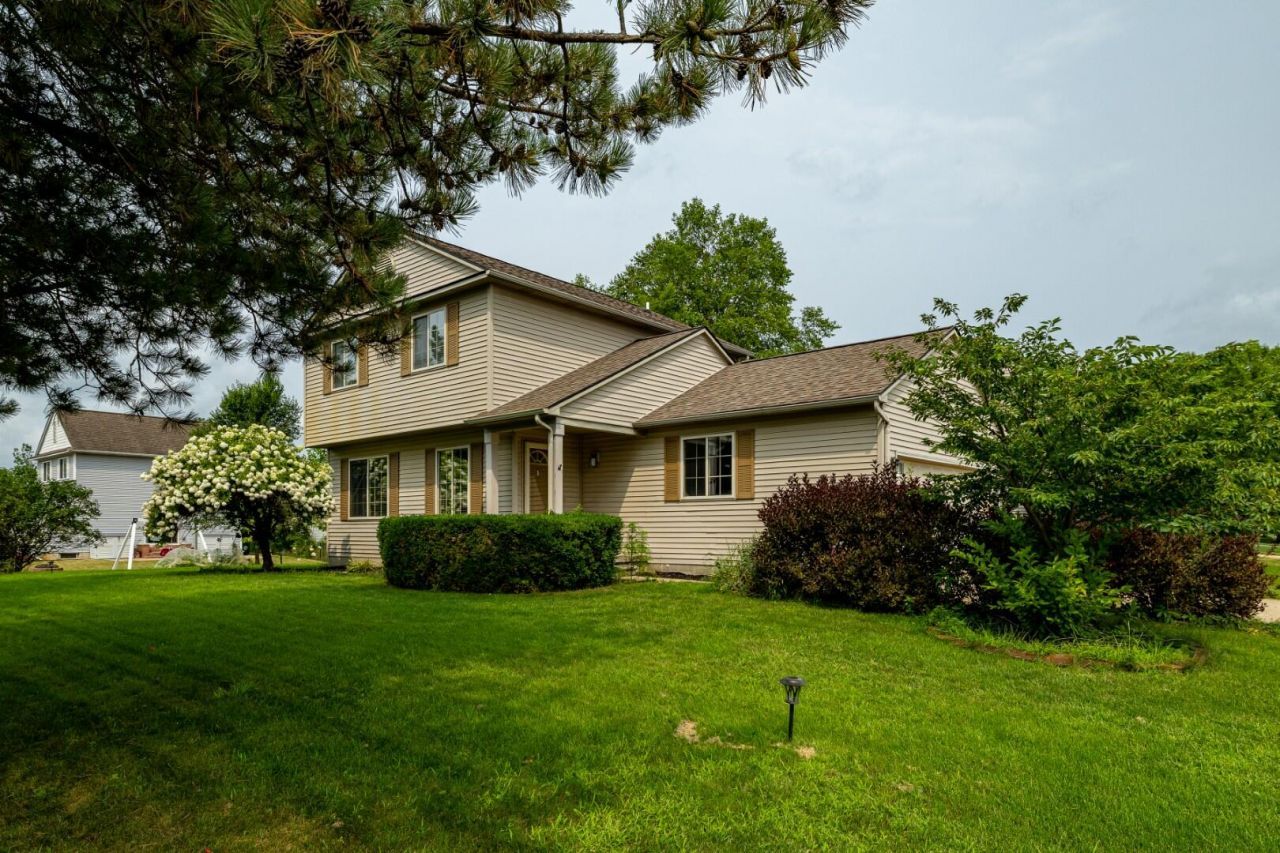 8949 Sunflower Drive, Whitmore Lake, MI 48189 Main Photo