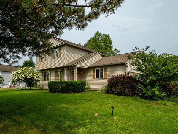 8949 Sunflower Drive, Whitmore Lake, MI 48189