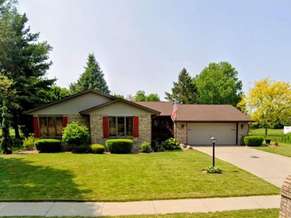 827 Foxbriar Lane, Goshen, IN 46526