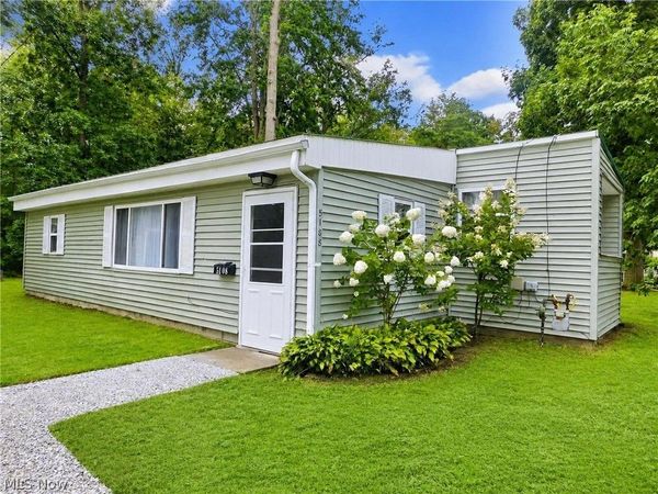 5108 University Drive, Geneva on the Lake, OH 44041