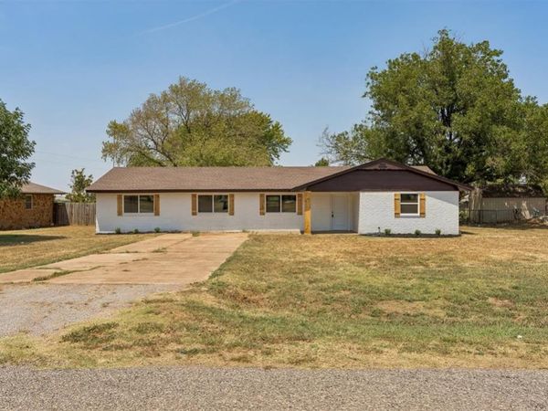 2024 E Robberts Avenue, Kingfisher, OK 73750