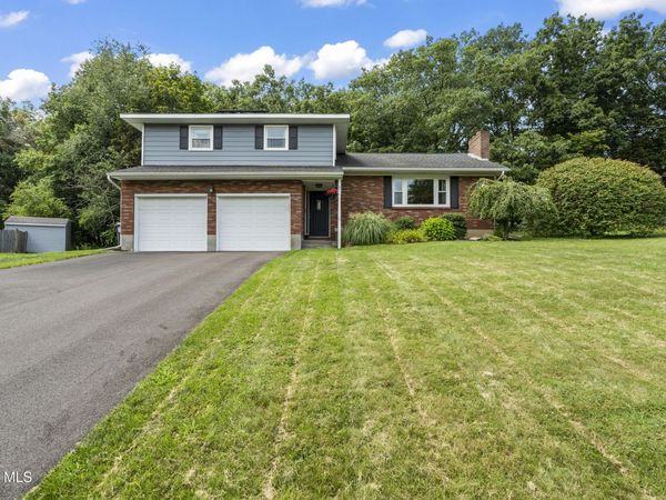 7 Stutz Avenue, Latham, NY 12110