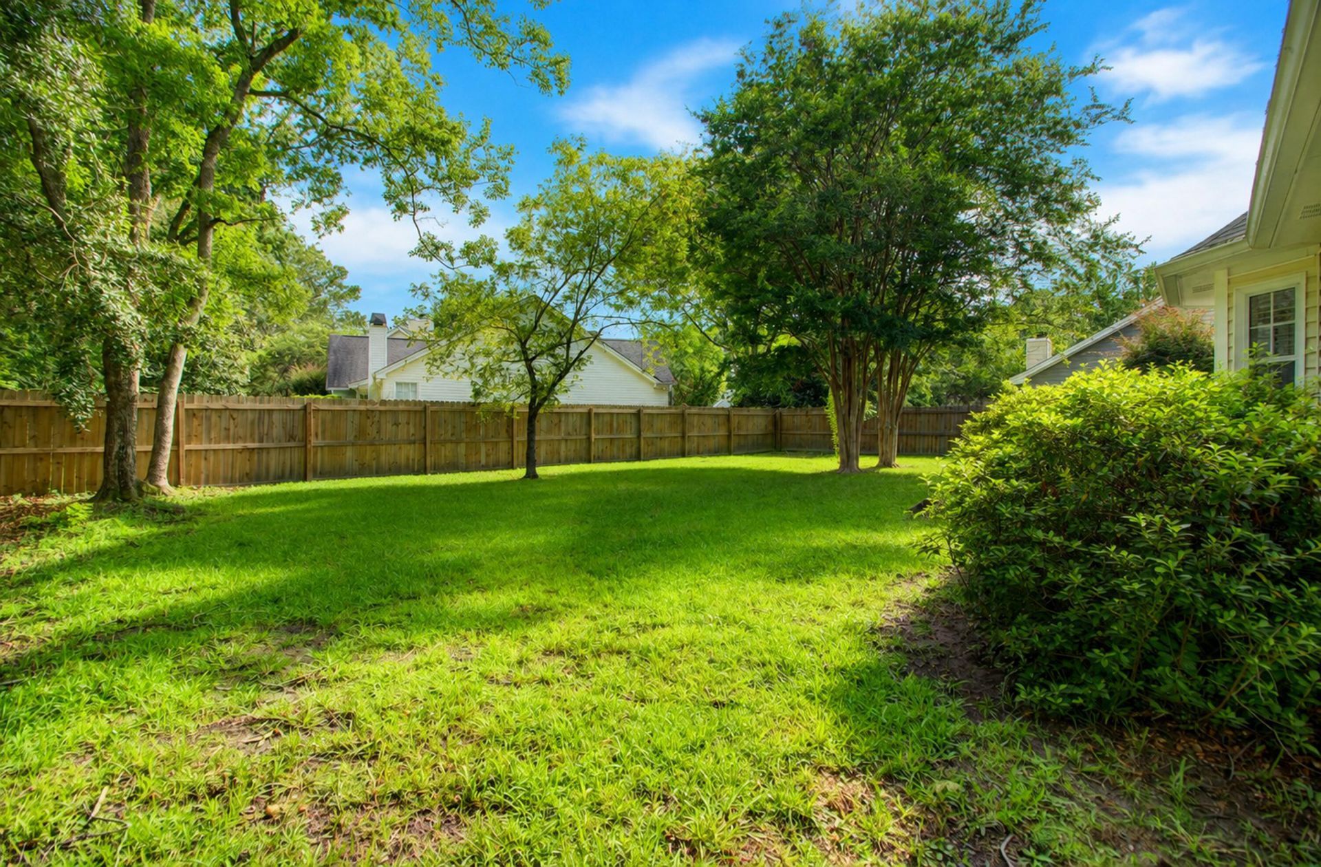 743 Lavalier Square Photo 30