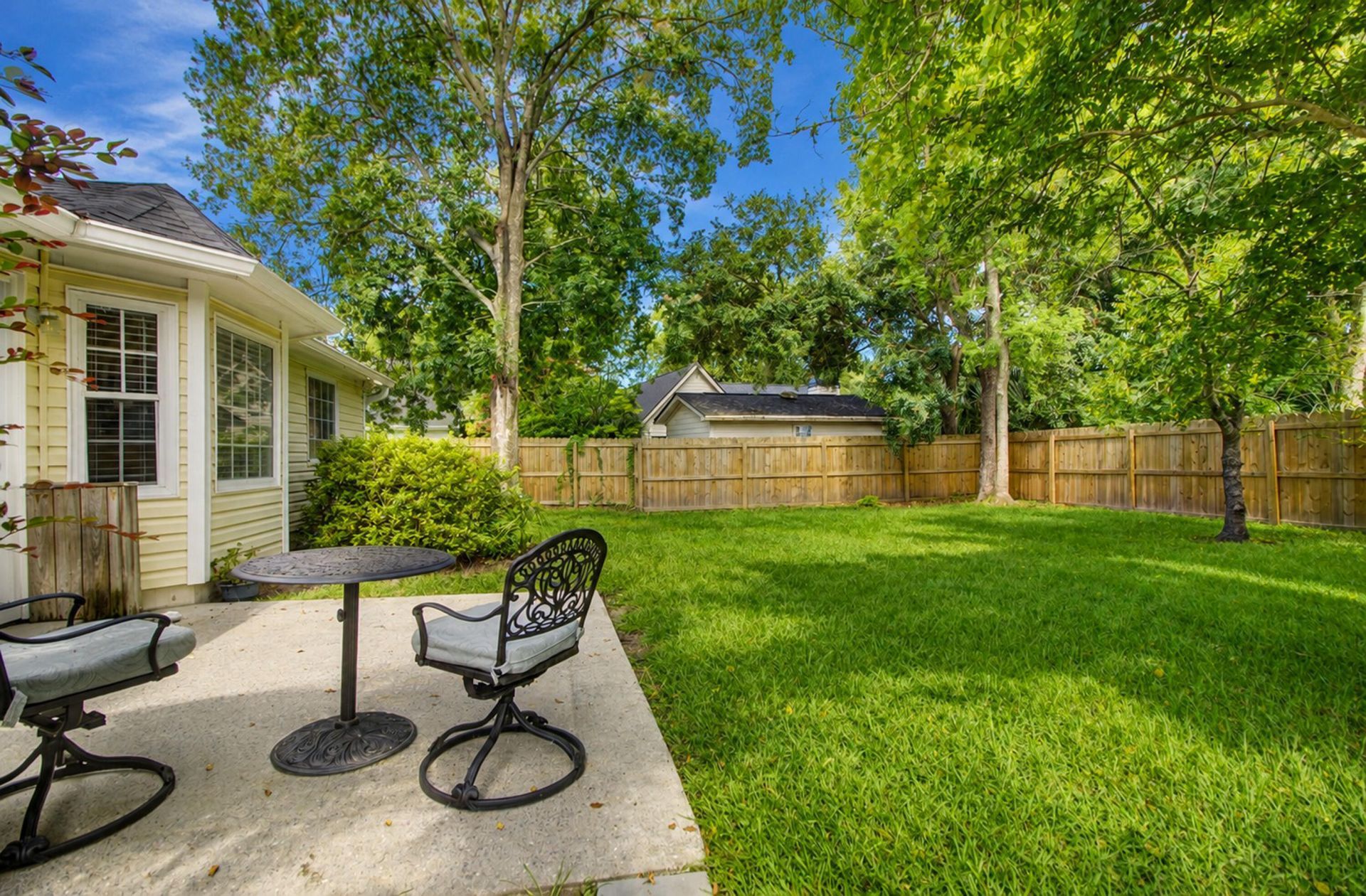 743 Lavalier Square Photo 31