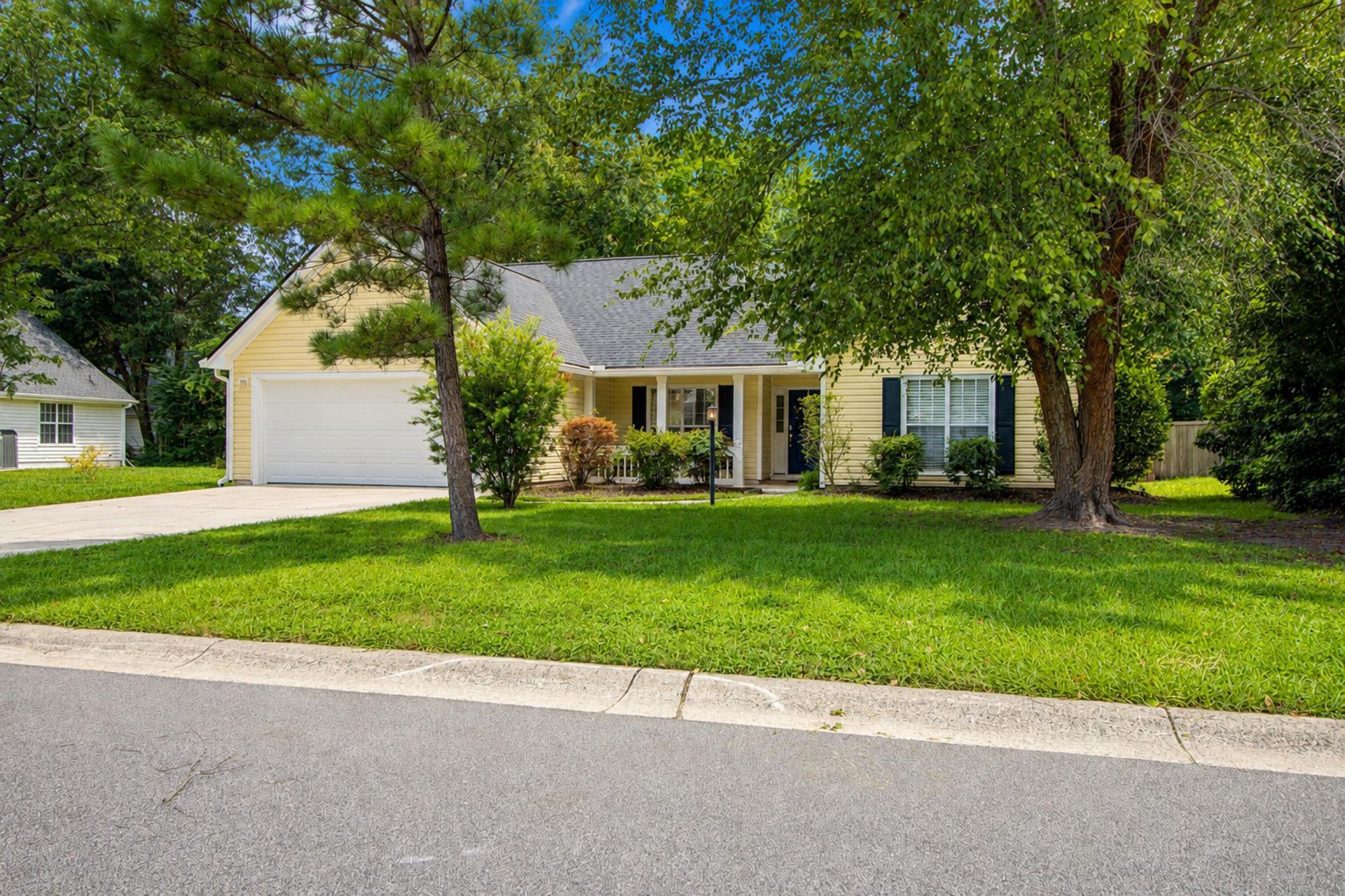 743 Lavalier Square Photo 36