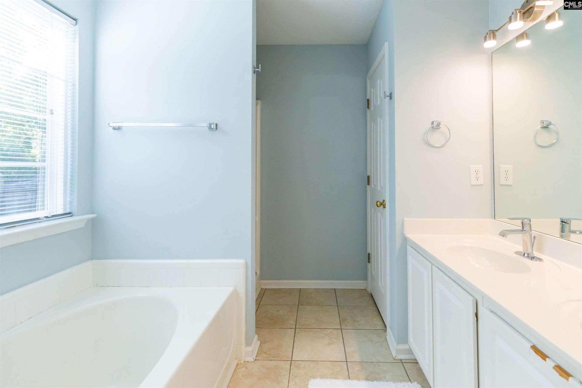 304 Cobbleview Drive Photo 22