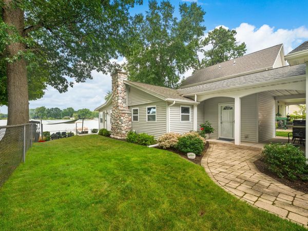 52390 Twin Lakeview Drive, Dowagiac, MI 49047