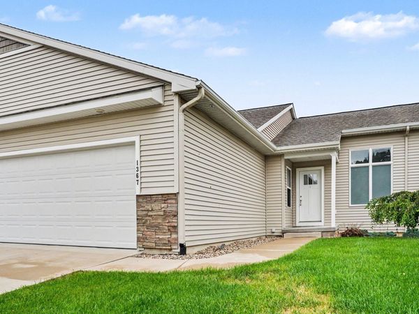1367 S Village Circle, Kalamazoo, MI 49009