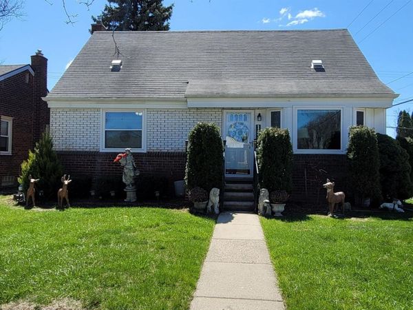 14301 MANHATTAN Street, Oak Park, Mi 48237