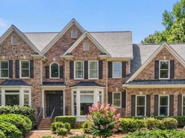 112 Grandcrest Drive, Suwanee, GA 30024