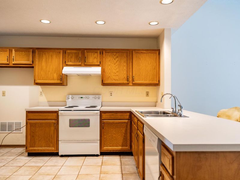 4792 Parkwick Drive , Columbus, OH 43228 Photo 8