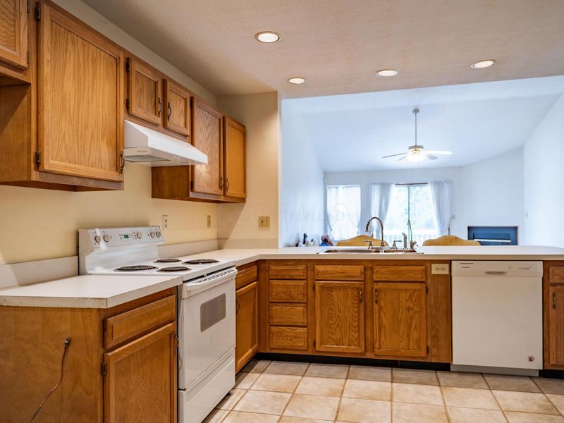 4792 Parkwick Drive , Columbus, OH 43228 Photo 9