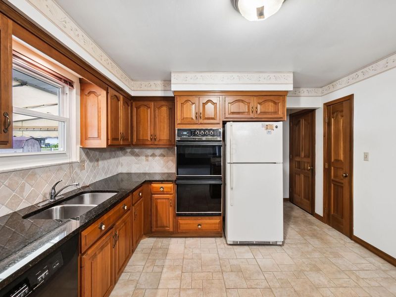 1069 Kennington Avenue , Columbus, OH 43220 Photo 21