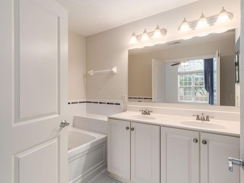 7518 Acela Street , Columbus, OH 43235 Photo 19