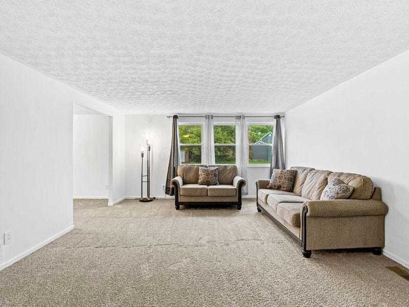 5723 Greendale Drive , Galloway, OH 43119 Photo 6