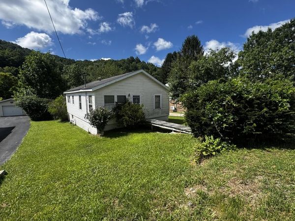 115 NELSON ST., SOPHIA, WV 25902