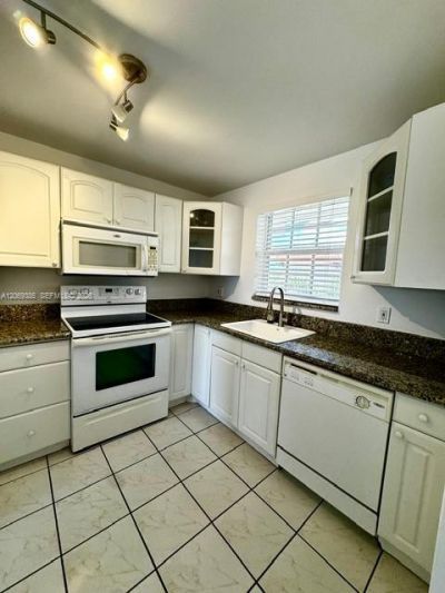 610 Tennis Club Dr, Unit 407, Fort Lauderdale, FL 33311 Photo