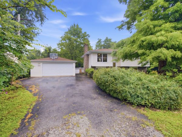 27W440 Central Avenue , Warrenville, IL 60555