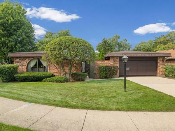 2350 Greenwood Road , Northbrook, IL 60062