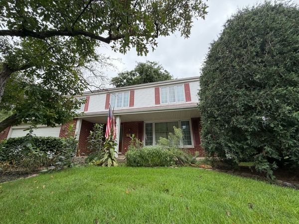 3235 N Volz Drive E, Arlington Heights, IL 60004