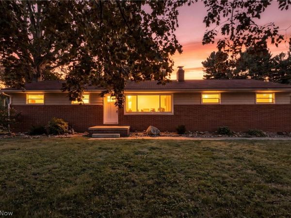 4828 Echoglenn Street NW, North Canton, OH 44720