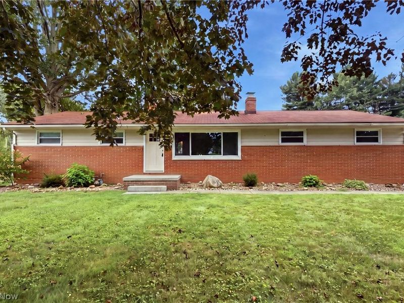 4828 Echoglenn Street NW, North Canton, OH 44720 Photo 2