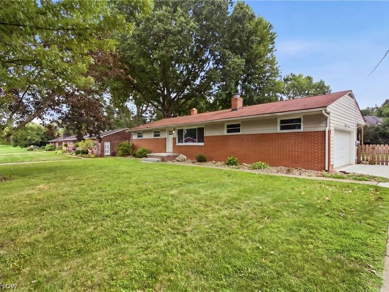 4828 Echoglenn Street NW, North Canton, OH 44720 Photo 4
