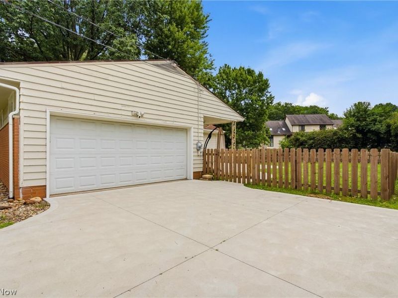 4828 Echoglenn Street NW, North Canton, OH 44720 Photo 5