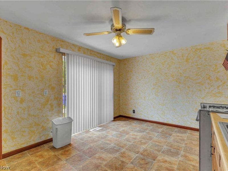 6051 Glenway Drive, Unit Q, Brook Park, OH 44142 Photo 10