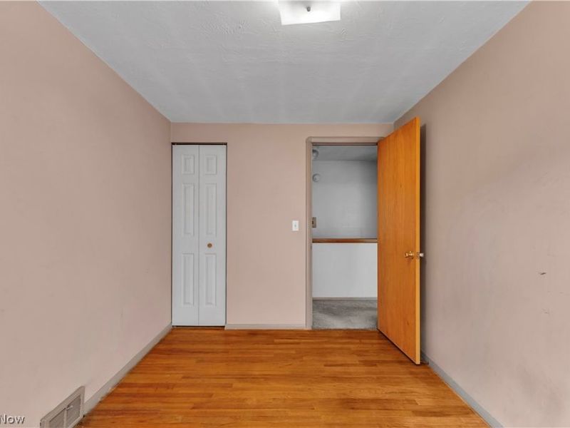 6051 Glenway Drive, Unit Q, Brook Park, OH 44142 Photo 17