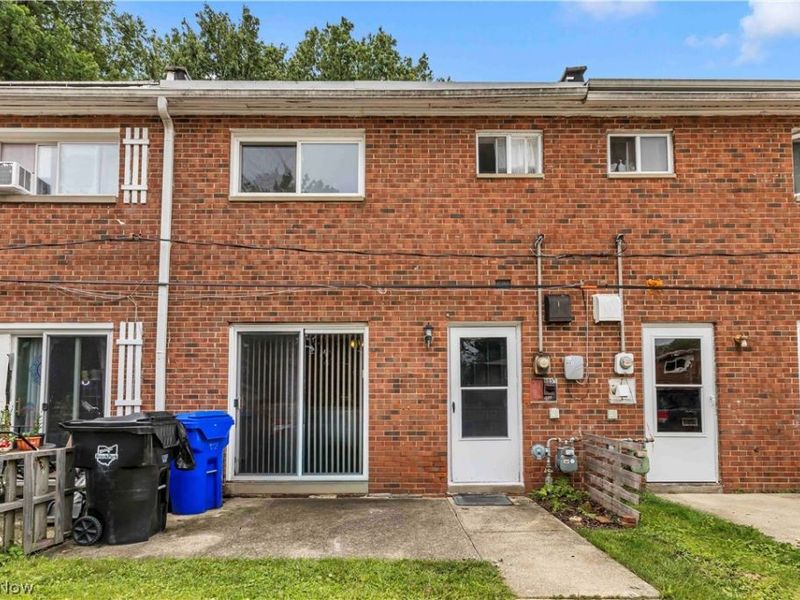 6051 Glenway Drive, Unit Q, Brook Park, OH 44142 Photo 18
