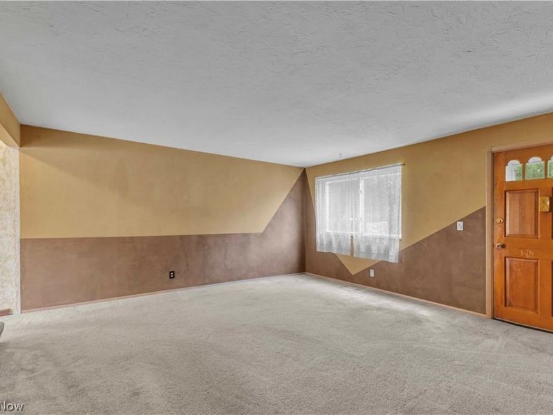 6051 Glenway Drive, Unit Q, Brook Park, OH 44142 Photo 2