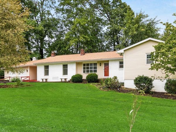 300 Eastlawn Circle , Zanesville, OH 43701