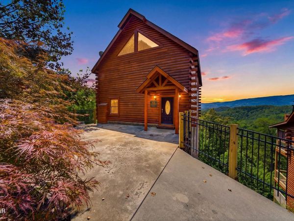 914 Black Bear Cub Way , Sevierville, TN 37862