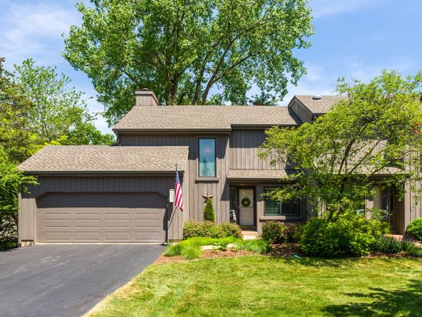 330 Mallard Point , Lake Barrington, IL 60010