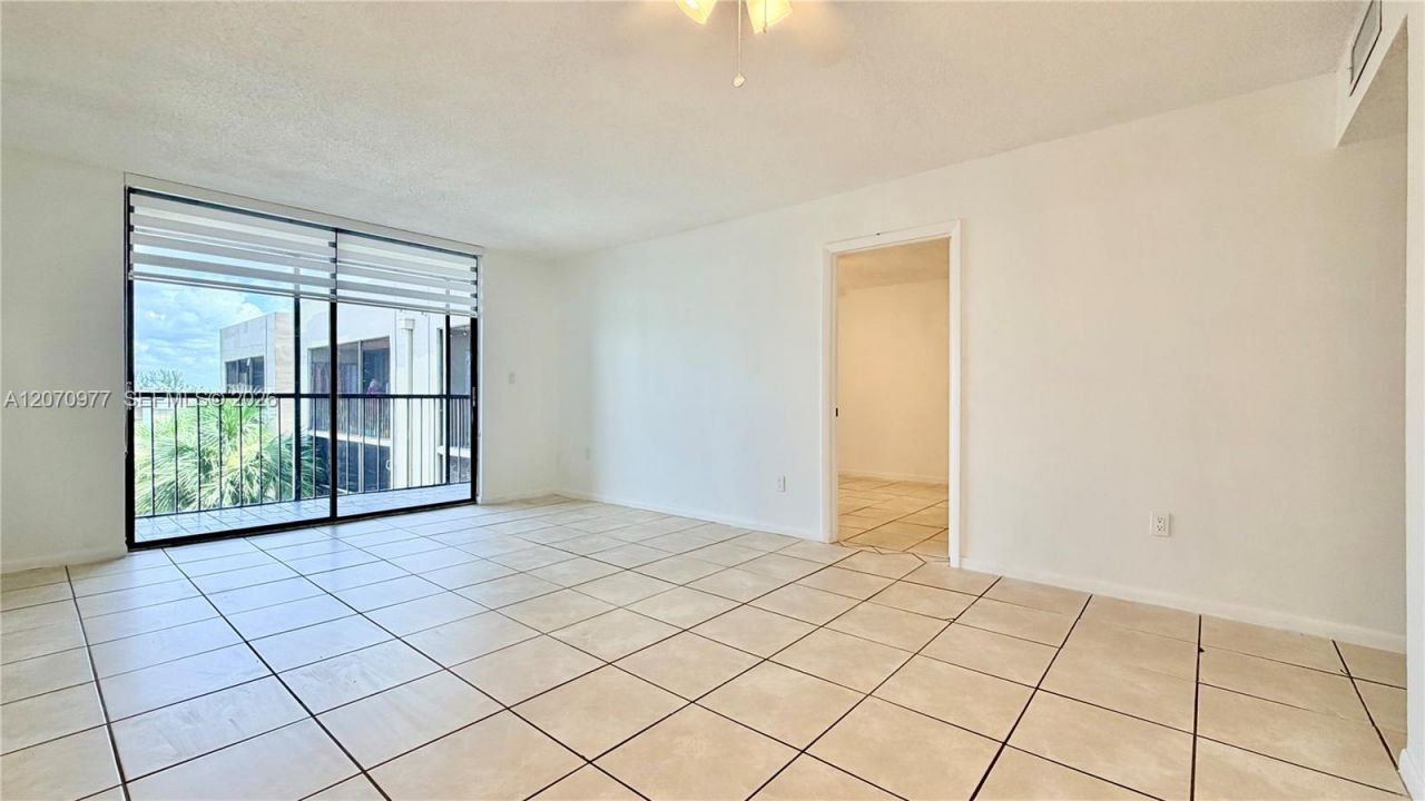 8615 NW 8th St , Unit 421, Miami, FL 33126 Photo
