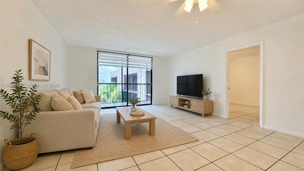 8615 NW 8th St , Unit 421, Miami, FL 33126 Photo