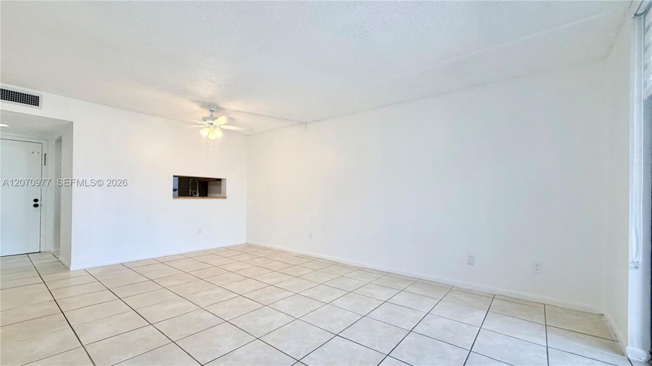 8615 NW 8th St , Unit 421, Miami, FL 33126 Photo