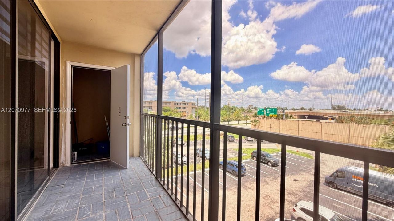 8615 NW 8th St , Unit 421, Miami, FL 33126 Photo
