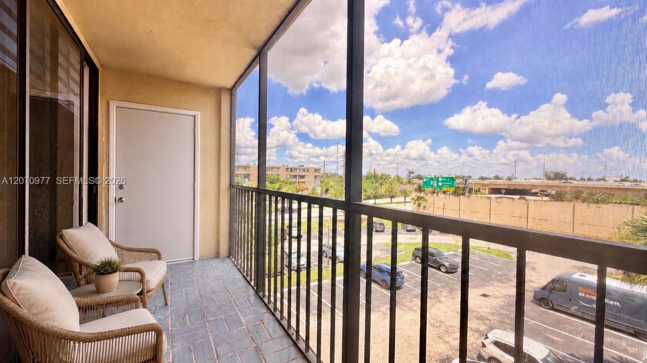 8615 NW 8th St , Unit 421, Miami, FL 33126 Photo