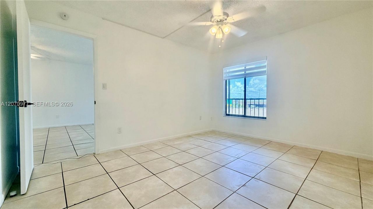 8615 NW 8th St , Unit 421, Miami, FL 33126 Photo