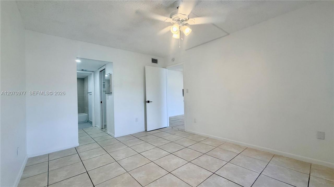 8615 NW 8th St , Unit 421, Miami, FL 33126 Photo